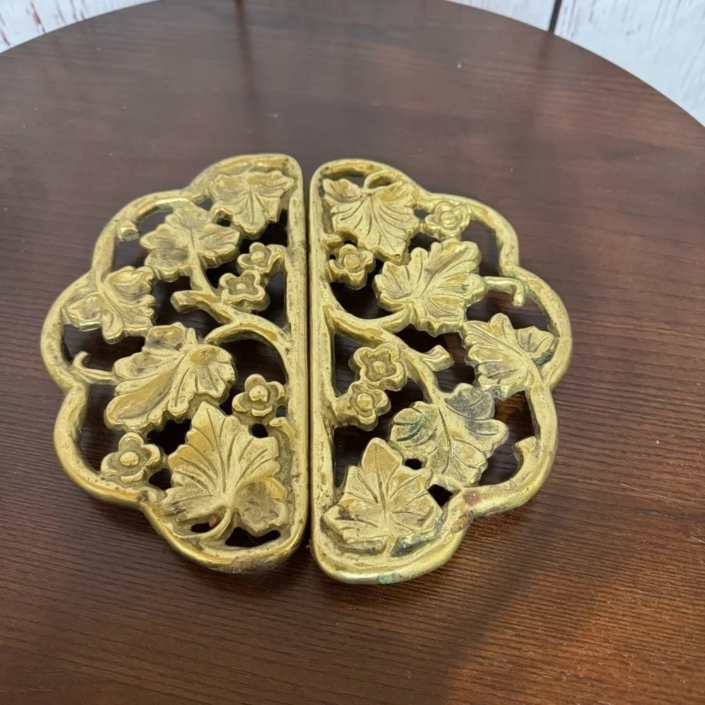 HARVIN Virginia MetalCrafters vintage solid brass footed 2 Pc trivet Super Cute